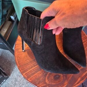 Chic Black Heeled Boots